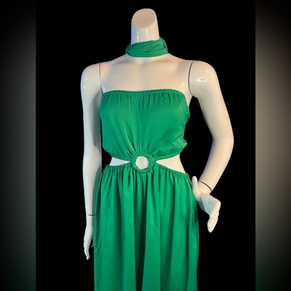 Aakaa Pants - AAKAA NWOT Green strapless jumpsuit with Keyhole detail Size Large